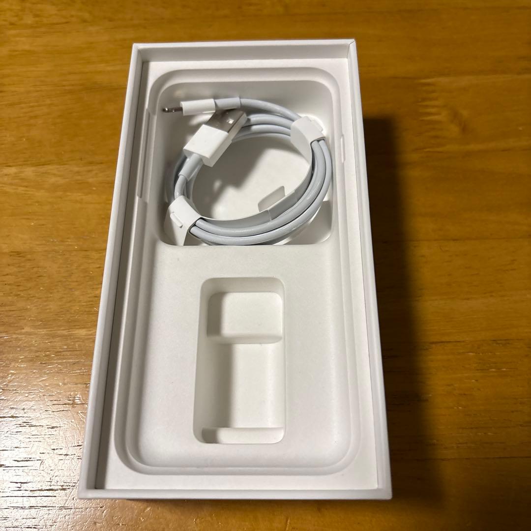 iPhone８スマートフォン本体　64GB 箱あり　レッド