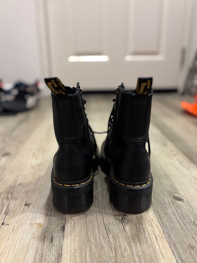 Dr. Martens ブラック厚底ブーツ