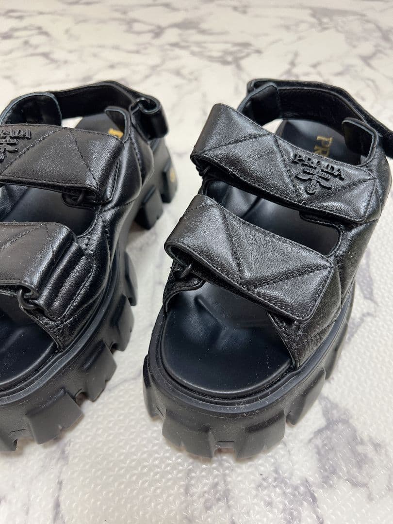 PRADAノベルティー レザー サンダル