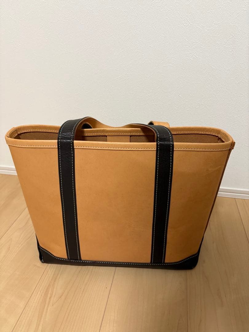 レザートートバッグ ベージュと黒