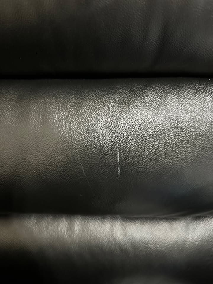 ニトリ　3人用本革ソファ　クローナ　黒