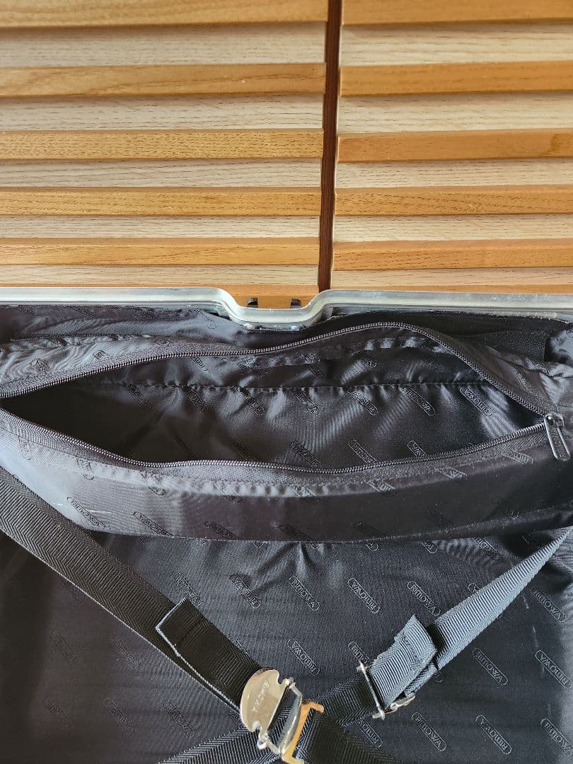 リモワ トパーズ ビジネストロリー２６L 機内持ち込み可能サイズ ４輪