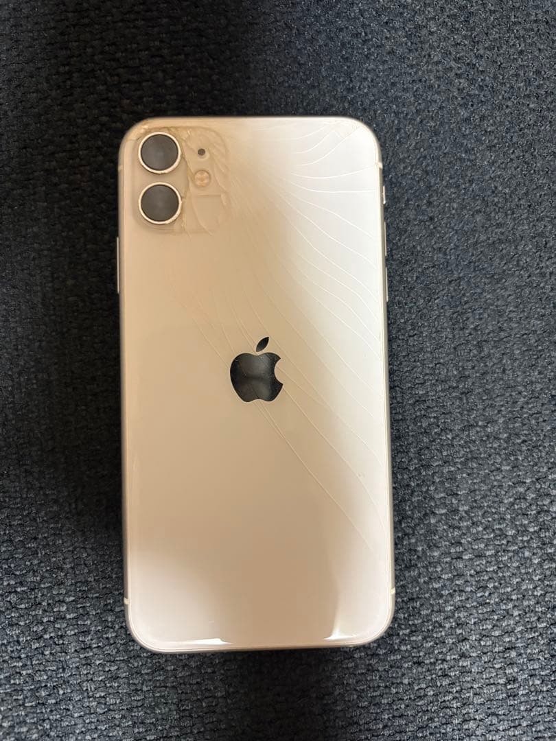 iPhone 11 ホワイト 64GB simロックあり　au