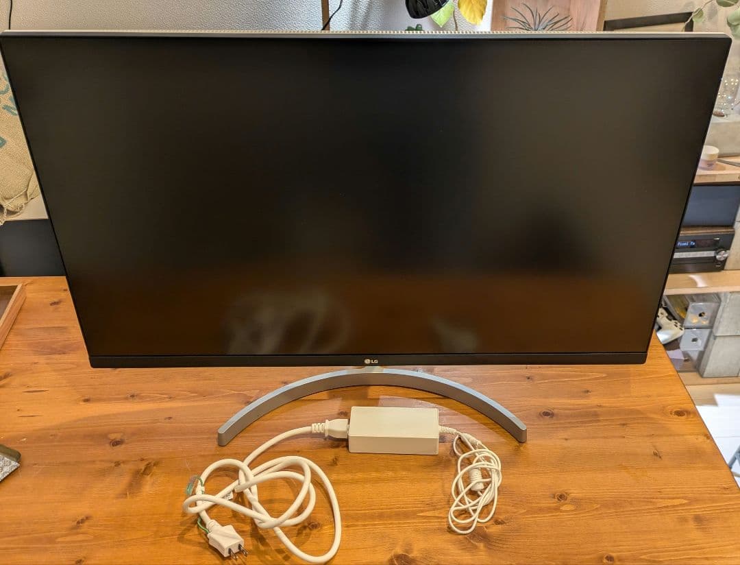 NBE　　LG 4K HDR モニター 32UN500-W 31.5インチ