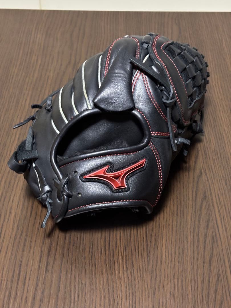 マ*チ様 Mizuno 軟式野球グローブ 黒/赤　投手用　未使用に近い