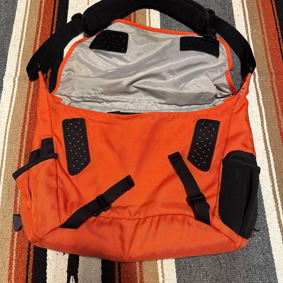 Patagonia メッセンジャーバッグ オレンジ