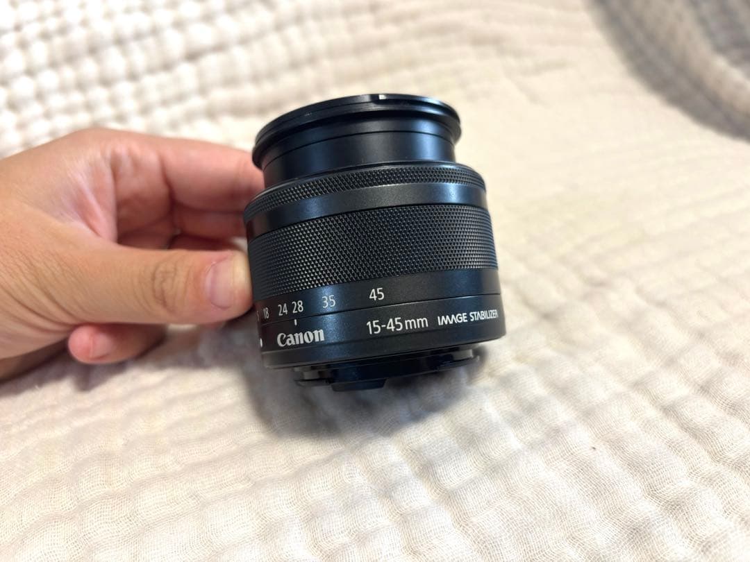 【美品】Canon ミラーレス一眼カメラ EOS M100 ＋単焦点レンズ