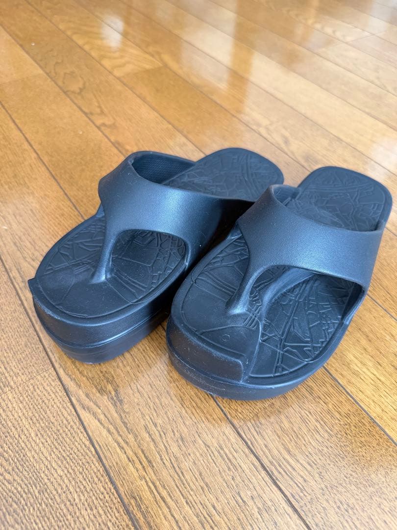 ⚠️りる RACBAKI ラクバキ ブラック トングサンダル 合成樹脂製