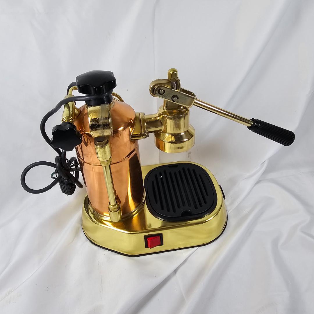 パボーニの手動式エスプレッソマシンになります。