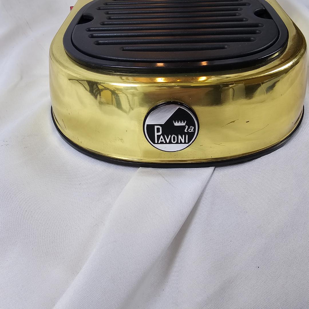 パボーニの手動式エスプレッソマシンになります。