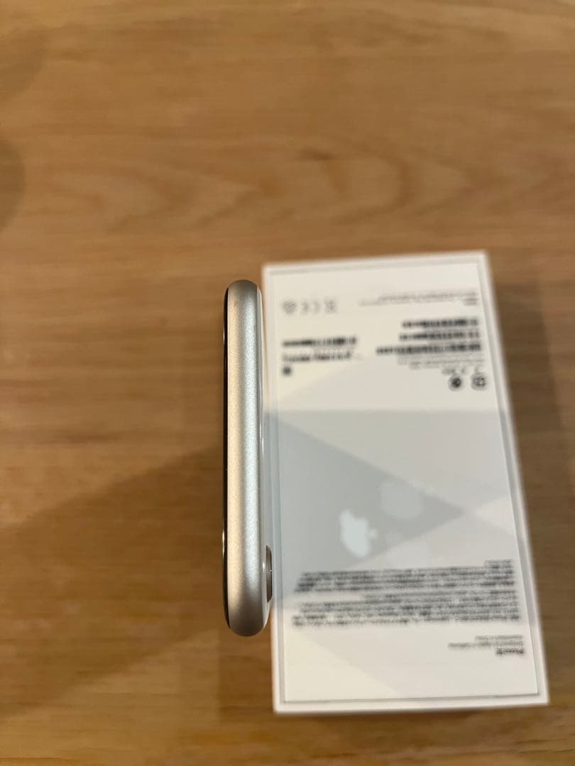 Apple iPhone SE (第3世代) ➕AirTagセット