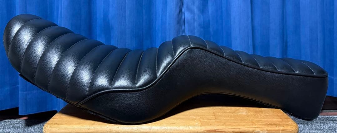 ラクロ ハーレー スポーツスター XL883 タックロールシート