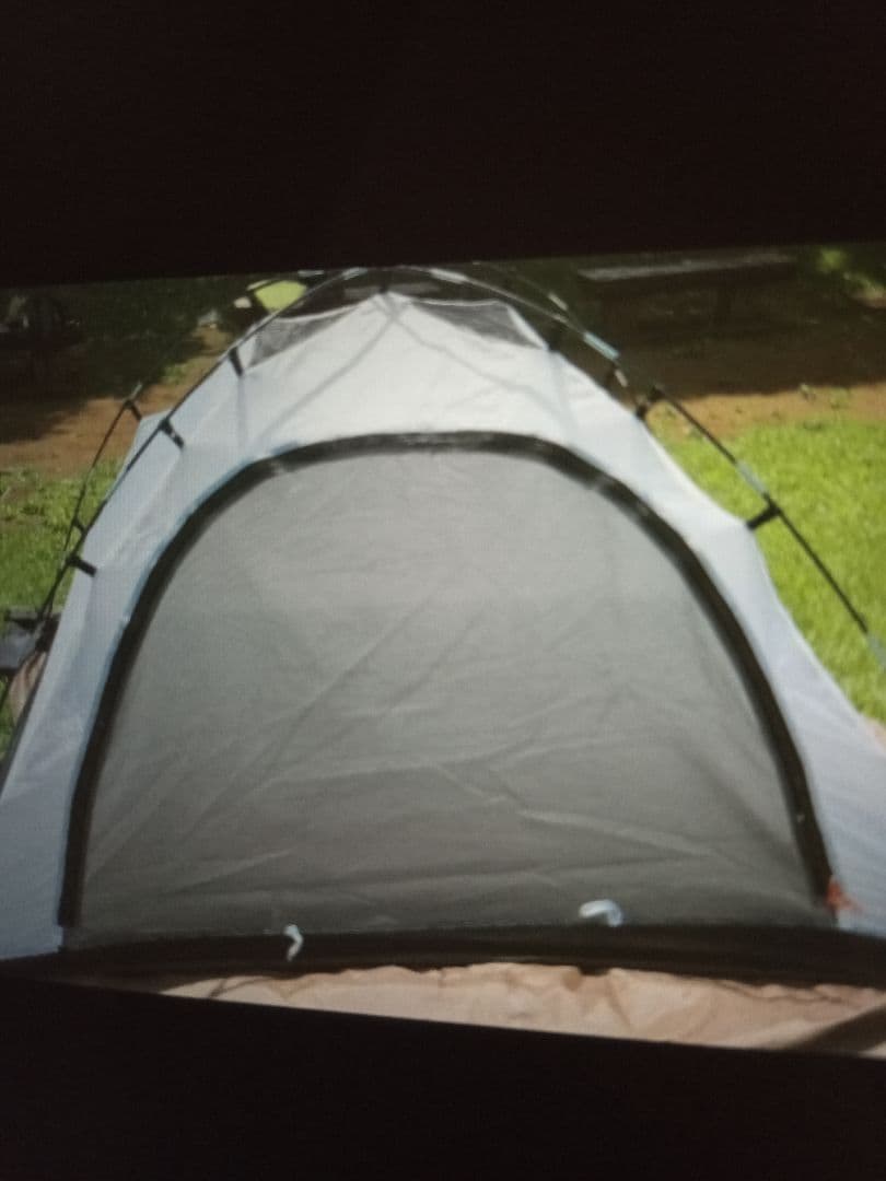 ソロキャンプにオススメの4点セットです　テントやテーブル等　新品あります