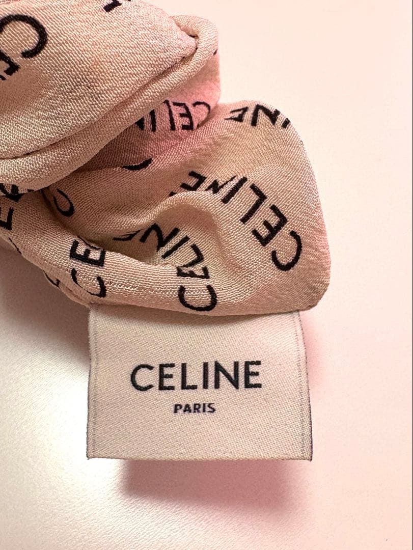 (即日発送)CELINE シルクシュシュ ベージュ ロゴ入り、箱はありません