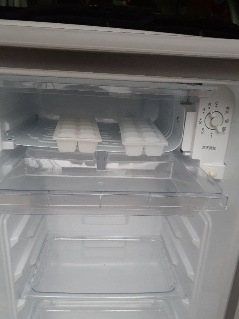 AQUA ノンフロン直冷式冷蔵庫　AQR-8G シルバー　アクア　冷蔵庫　直冷式