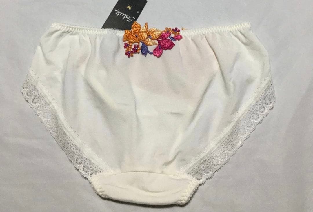 新品　ワコール　サルート 32G ブラジャーD75 ショーツL