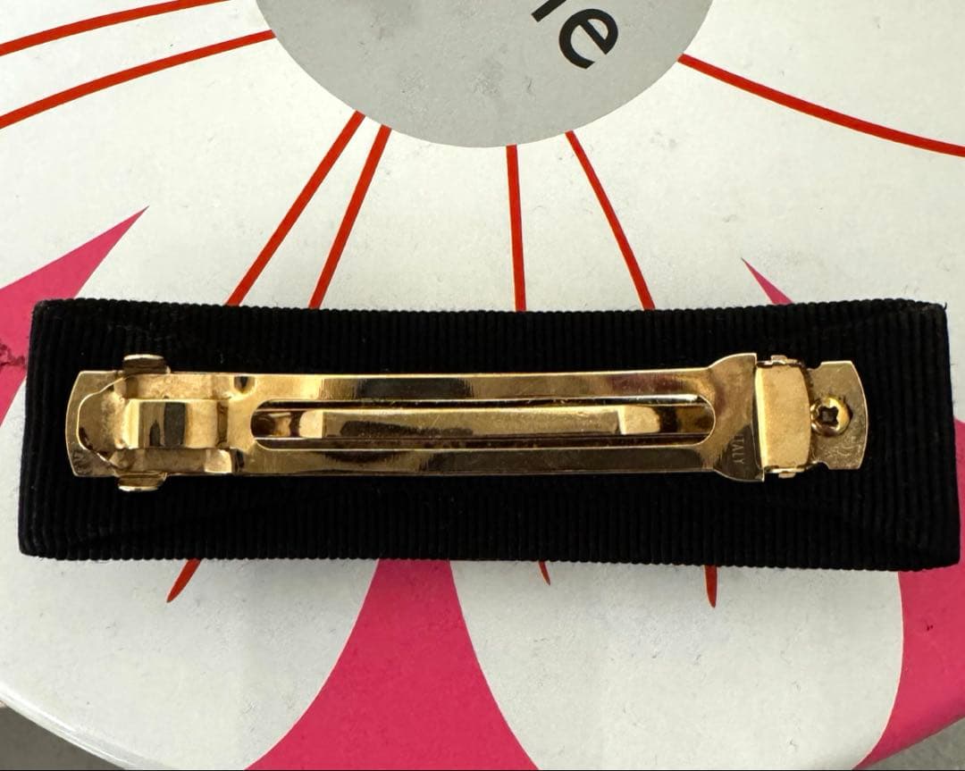 フェラガモ　ブラックリボンヘアクリップ ゴールド金具付き