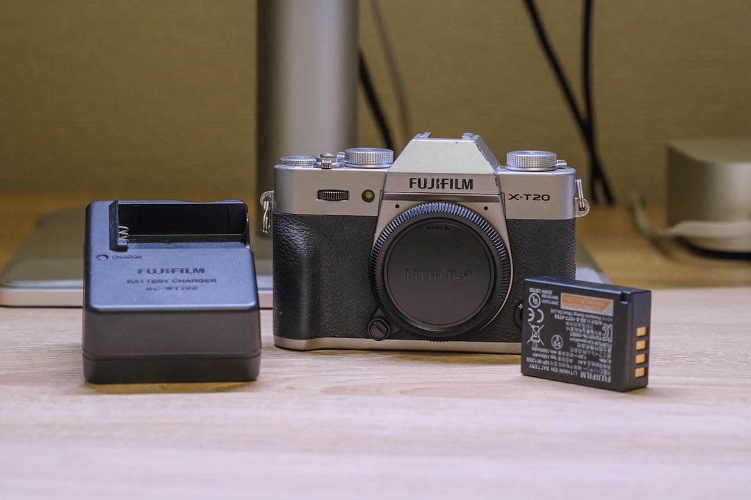 Fujifilm 富士フイルム X-T20 ボディ シルバー