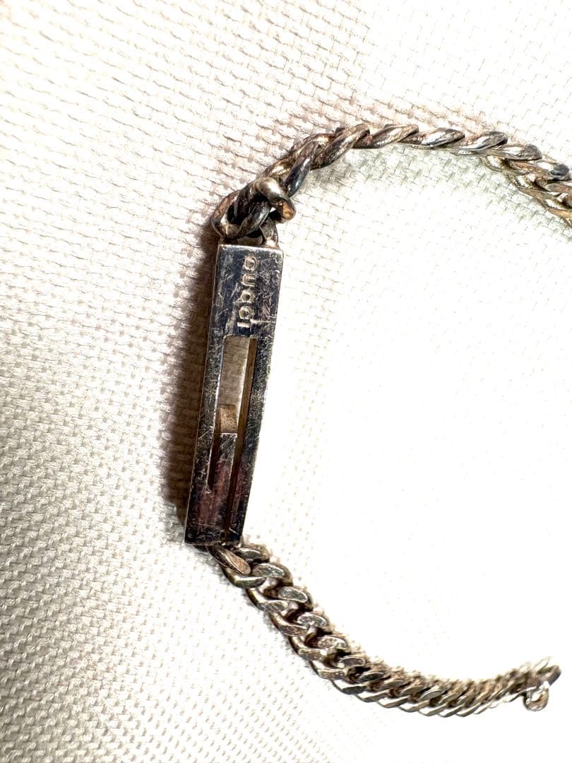 GUCCI チェーンブレスレット ロゴ入り