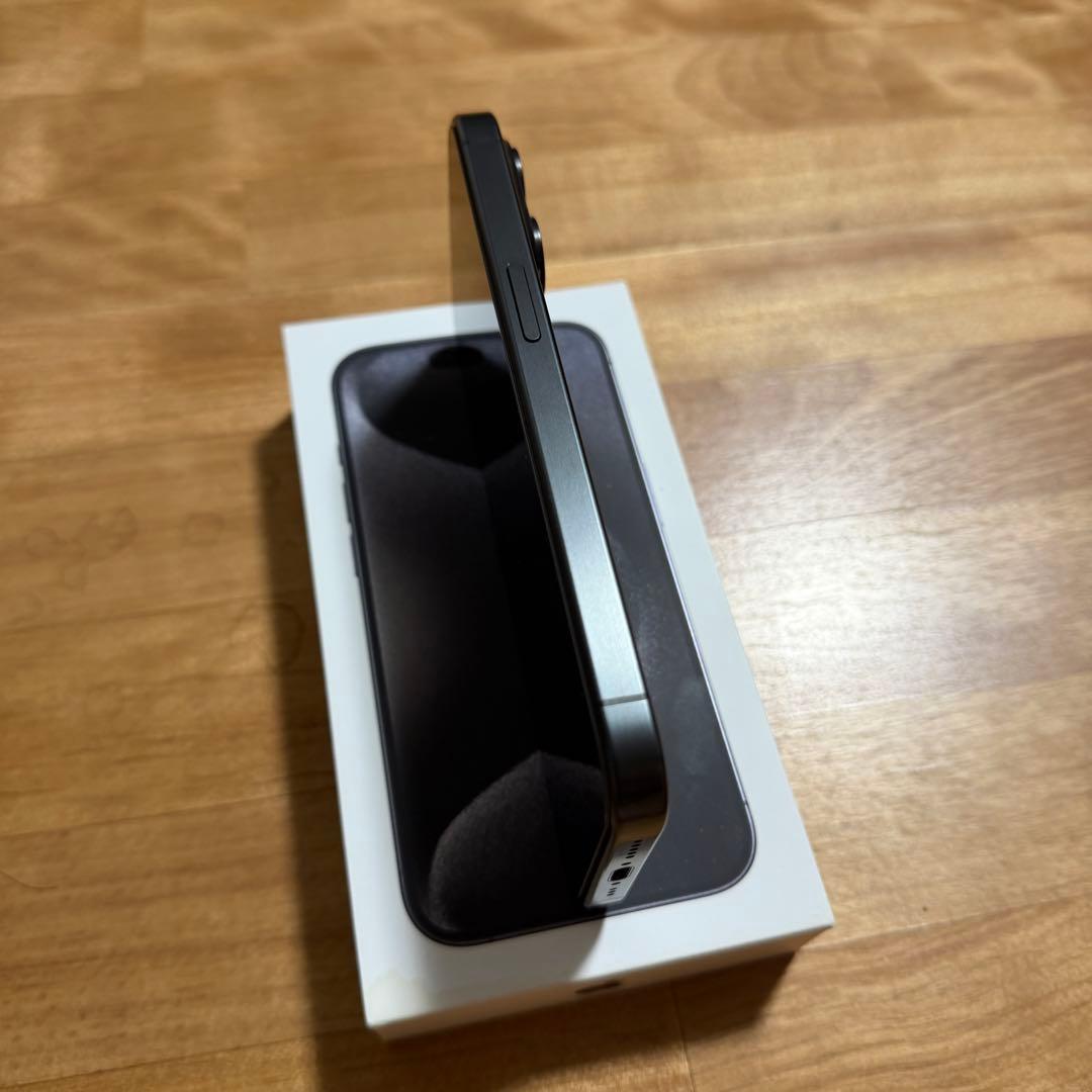 【美品】iPhone 15 Pro 128GB ブラックチタニウム