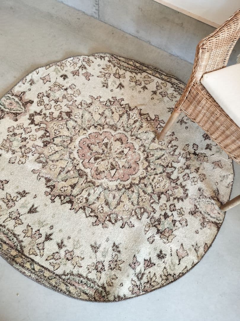 ベージュにくすみピンクと水色　サークルラグ　No.620