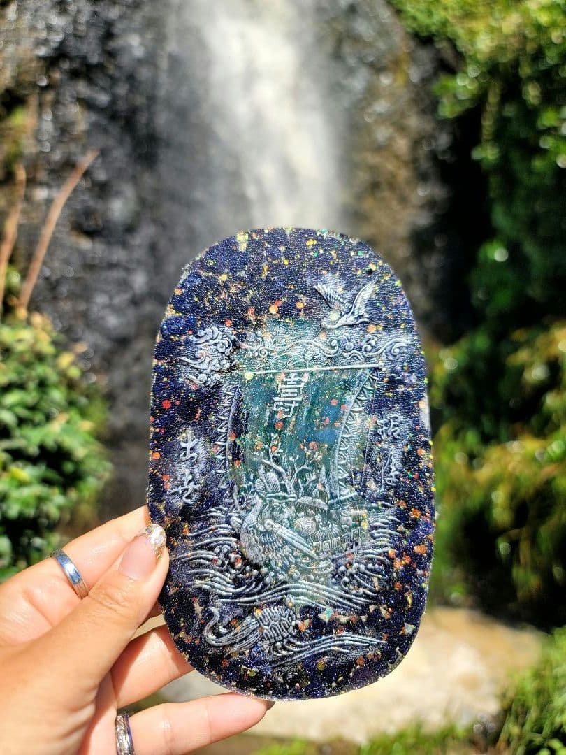 縁起物浮き彫り鶴の身を守る護身小判プレートオルゴナイト