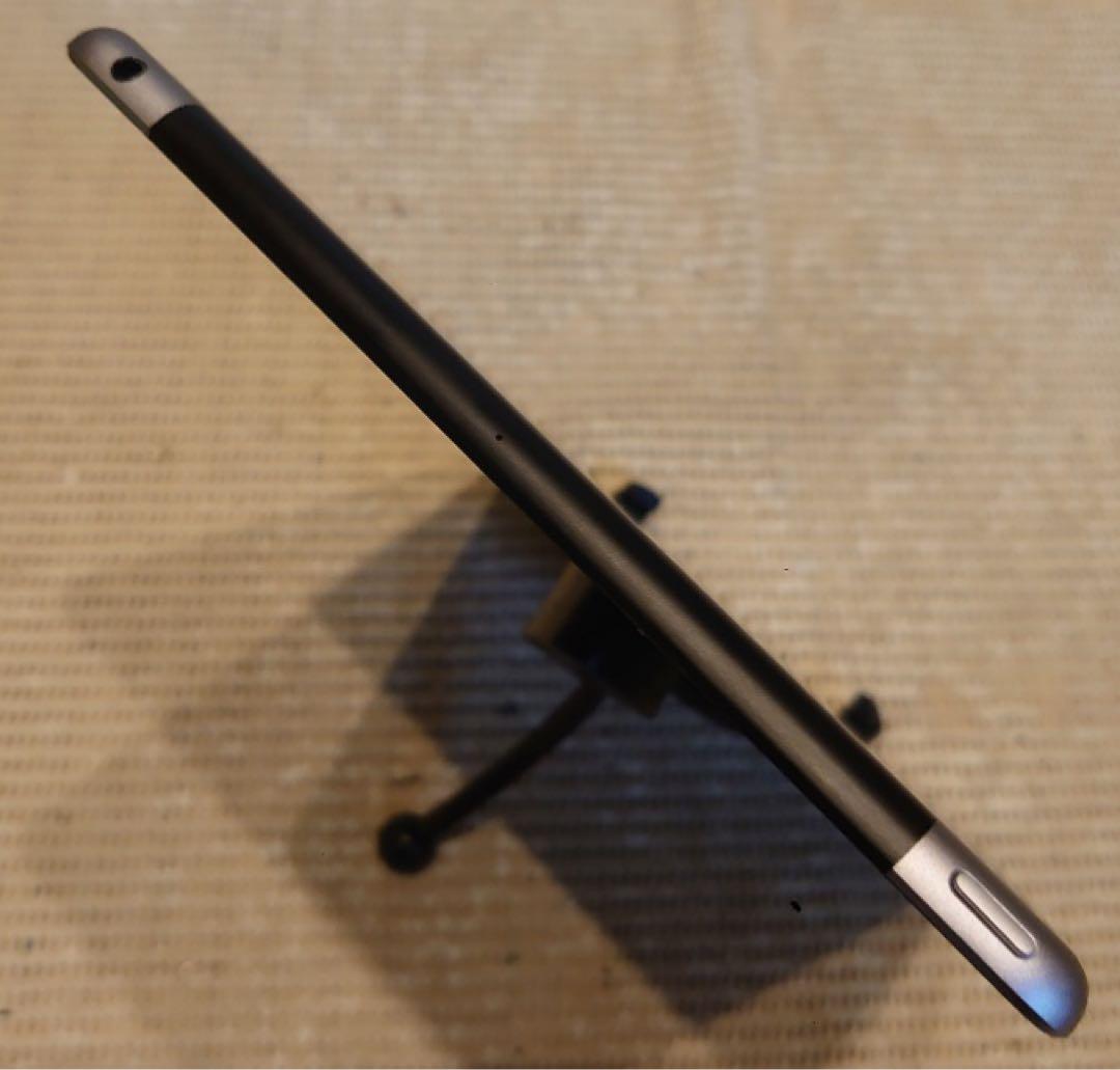 完動品SIMフリー美品iPad第5世代(A1823)本体32GB送料込HHLJJ