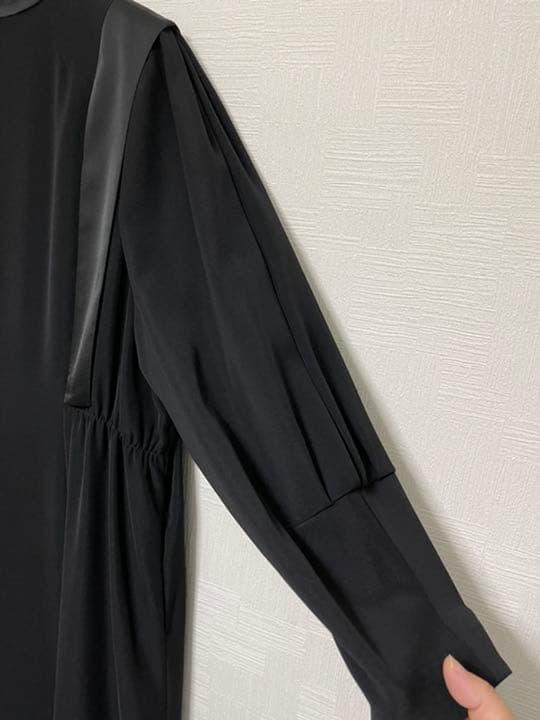 ブラックフォーマル6L〜8L サテンスタンドカラー・ワンピース