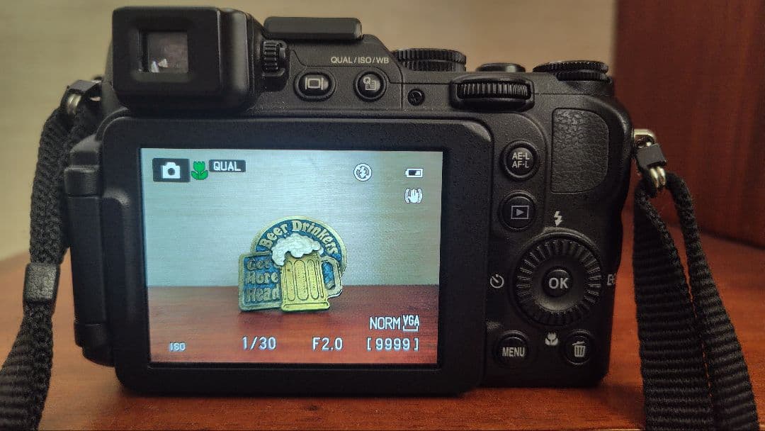 Nikon COOLPIX P7800 本体と付属品