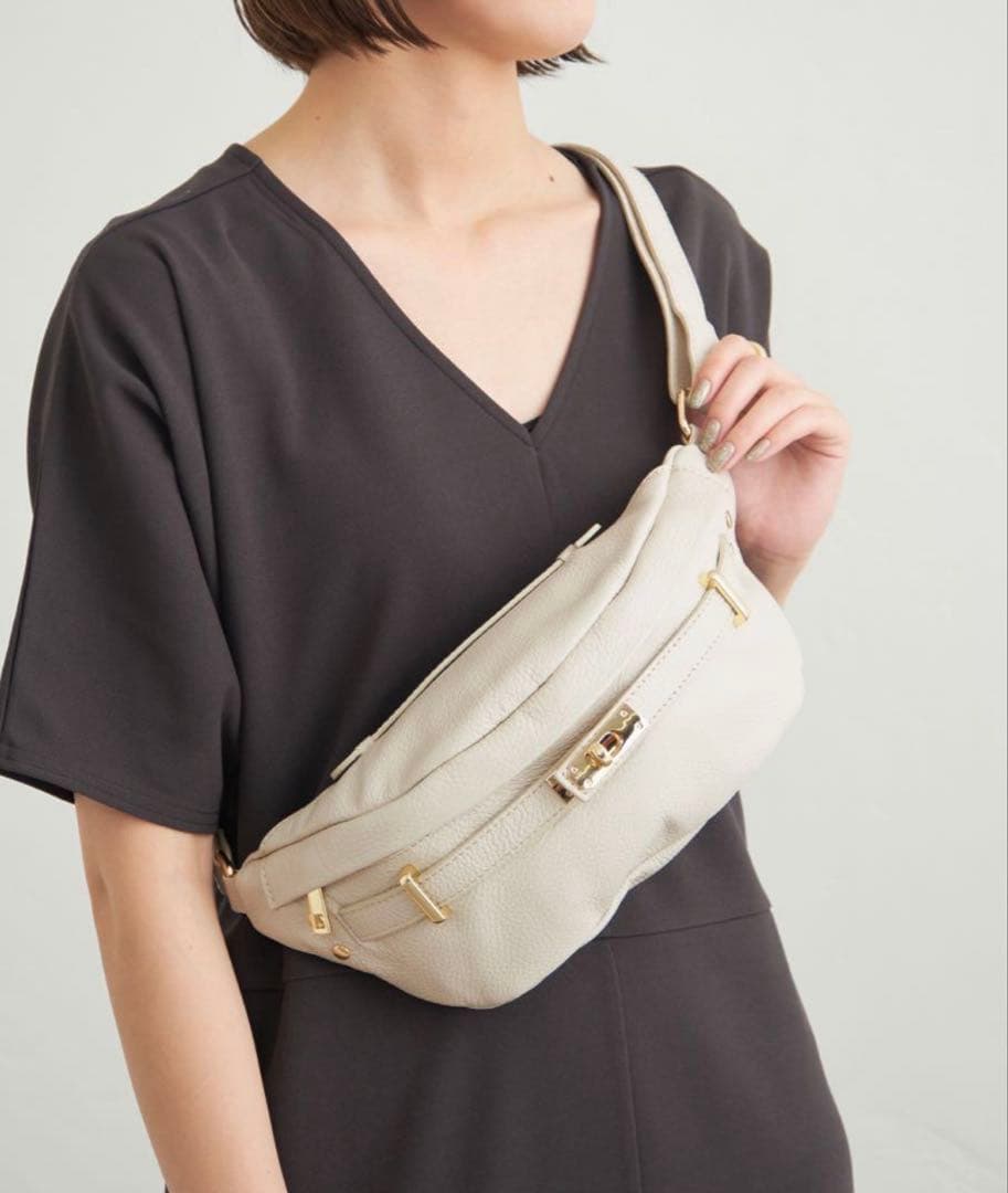 【美品】AULENTTI オウレンティ ボディバッグ