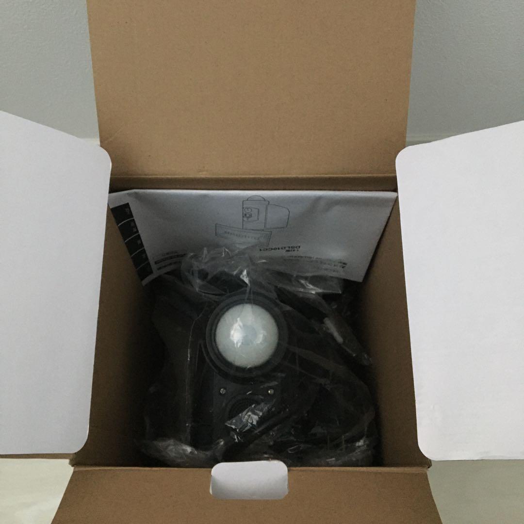 防犯カメラ　新品　カメラ付き　LEDセンサーライト　野外用　定価30000円