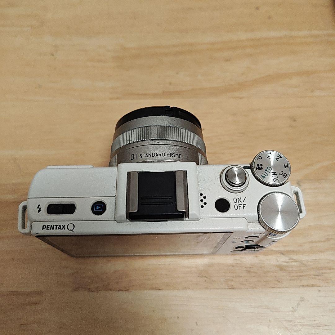 じ*ゃ様 PENTAX Q ホワイト ミラーレスカメラ　バッテリー無　ジャンク扱