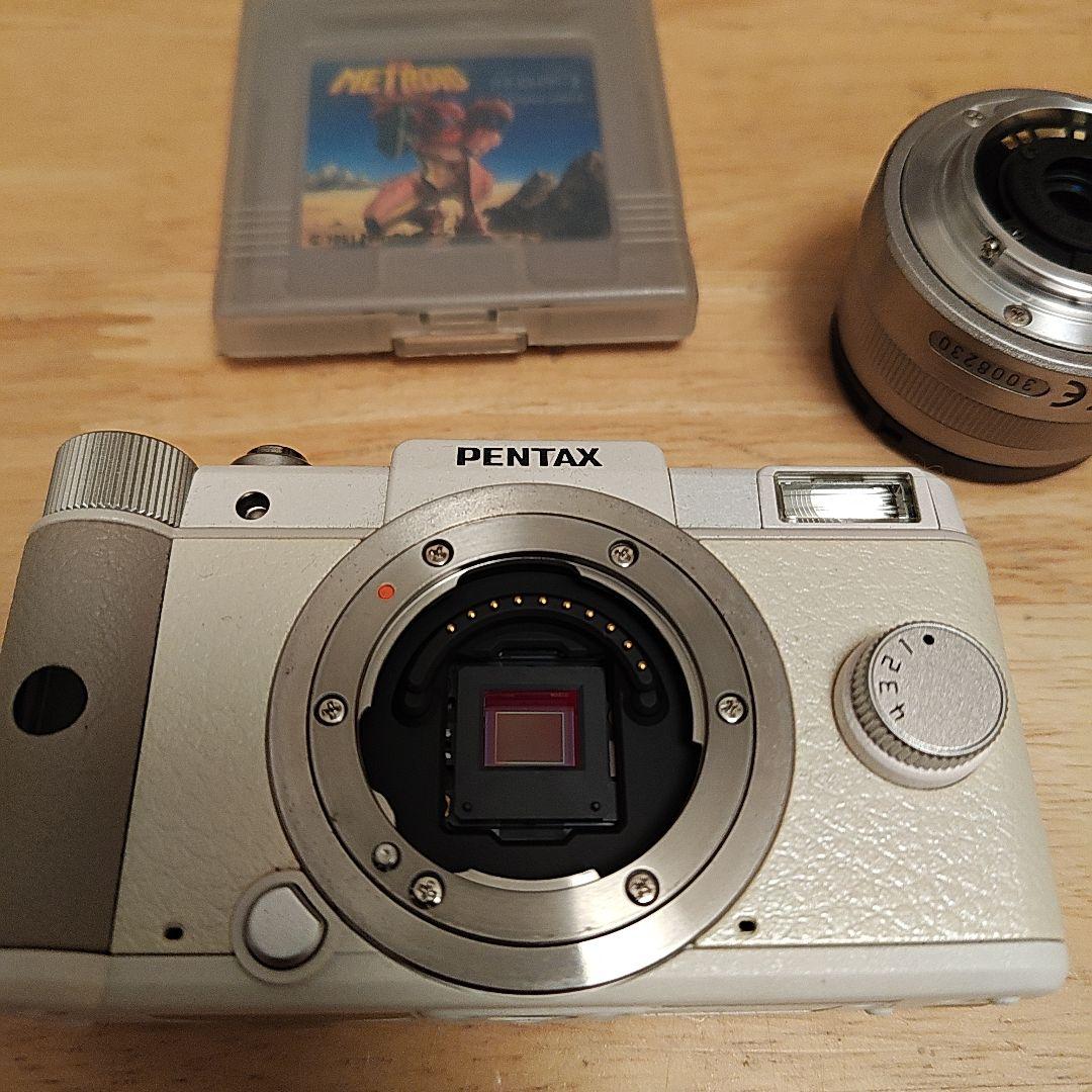 じ*ゃ様 PENTAX Q ホワイト ミラーレスカメラ　バッテリー無　ジャンク扱