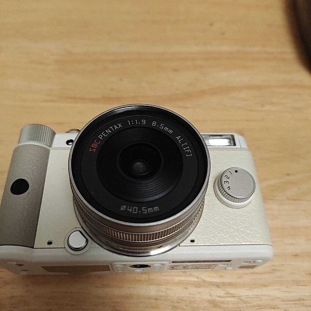 じ*ゃ様 PENTAX Q ホワイト ミラーレスカメラ　バッテリー無　ジャンク扱