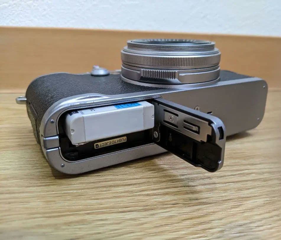 Fujifilm FUJI X100 23mm f/2レンズ