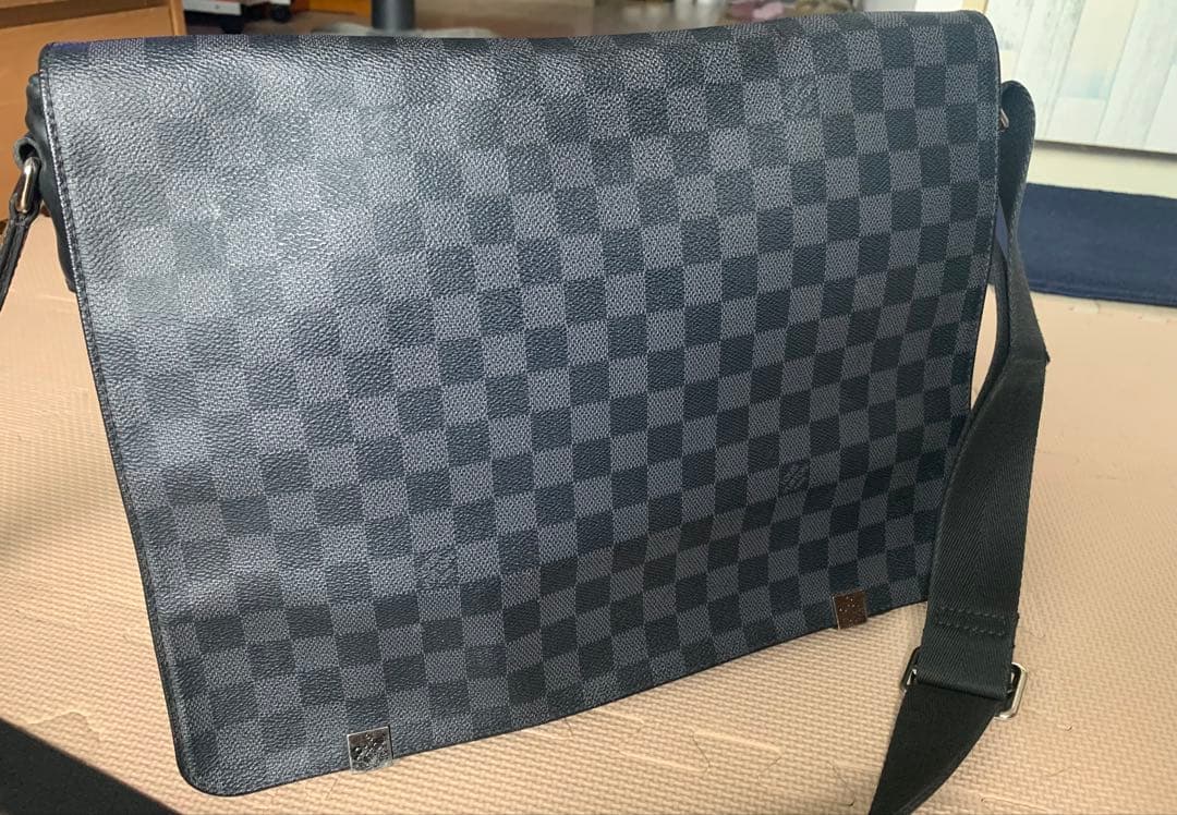 Louis Vuitton ダミエ・グラフィット メッセンジャーバッグ