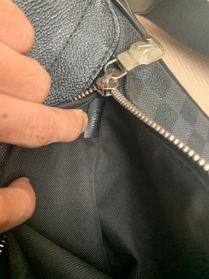 Louis Vuitton ダミエ・グラフィット メッセンジャーバッグ