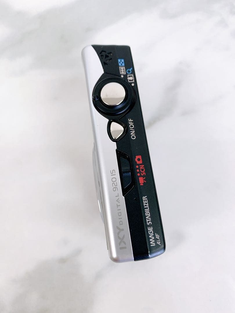 。Canon IXY Digital 920 IS シルバー　PC1308