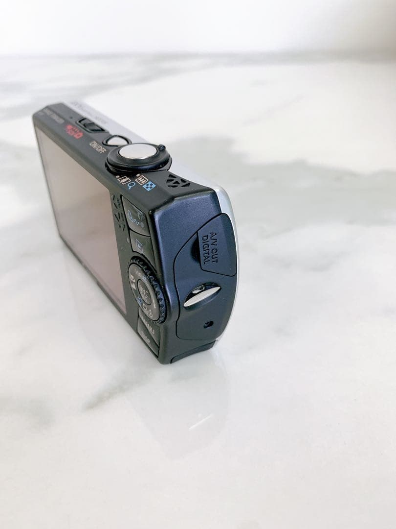 。Canon IXY Digital 920 IS シルバー　PC1308