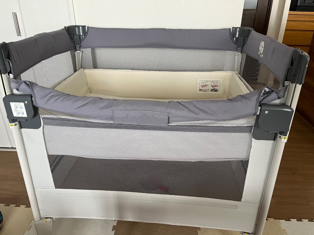 ベビーベッド　アップリカ　ココネルエアー　ホワイトグレー