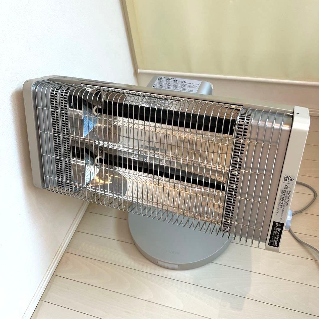 ダイキン DAIKIN セラムヒート 遠赤外線ストーブ　2021年製