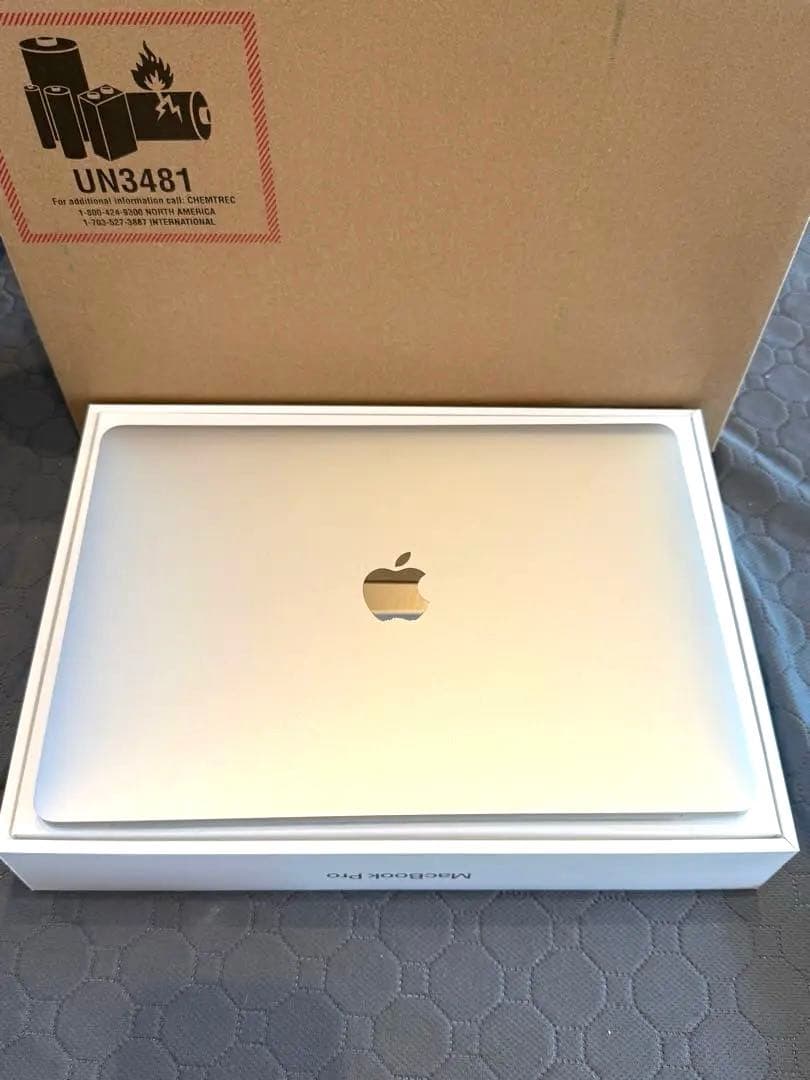 MacBook Pro 13インチ M1 8GB/256GB