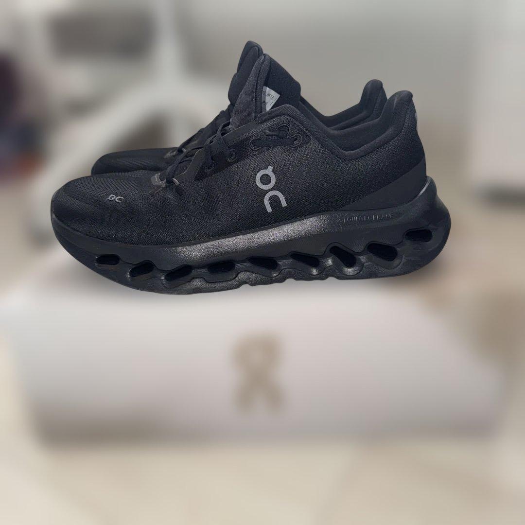 ON cloudtilt サイズ26