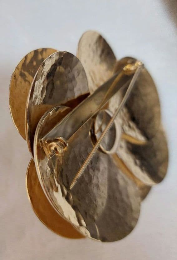 CHANEL アイボリーフラワーブローチ