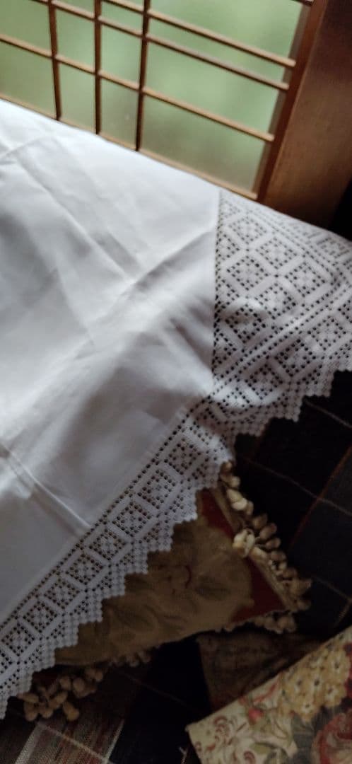 ロンドンでみつけた手編みレースのテーブルクロス