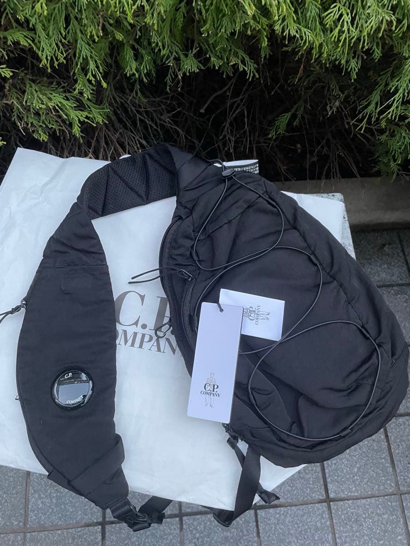 専用ページ【新品】cp companyボディバッグショルダーバッグブラック