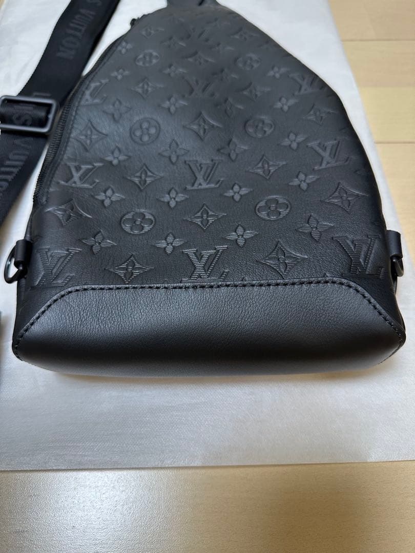LOUIS VUITTON デュオ•スリングバッグ　モノグラムメンズ•レディース