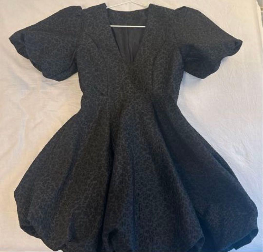 新品タグ付き‼️ トリートユアセルフ パフミニドレス ミニワンピ パフスリーブ