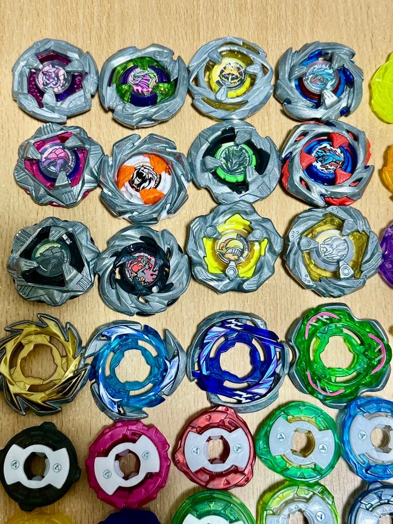 ベイブレードX まとめ売り　多色 ベイランチャー付き　+おまけ付き！