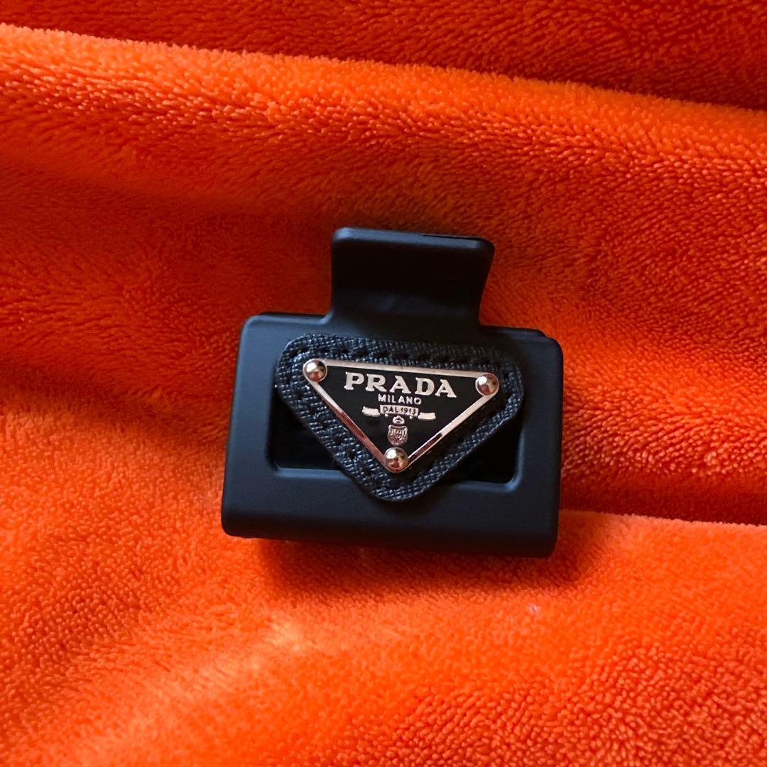 PRADA ブラック ヘアクリップ　バレッタ